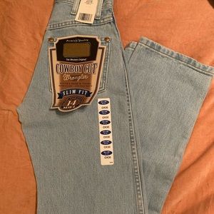 Wrangler Women’s cowboy cut light wash jeans